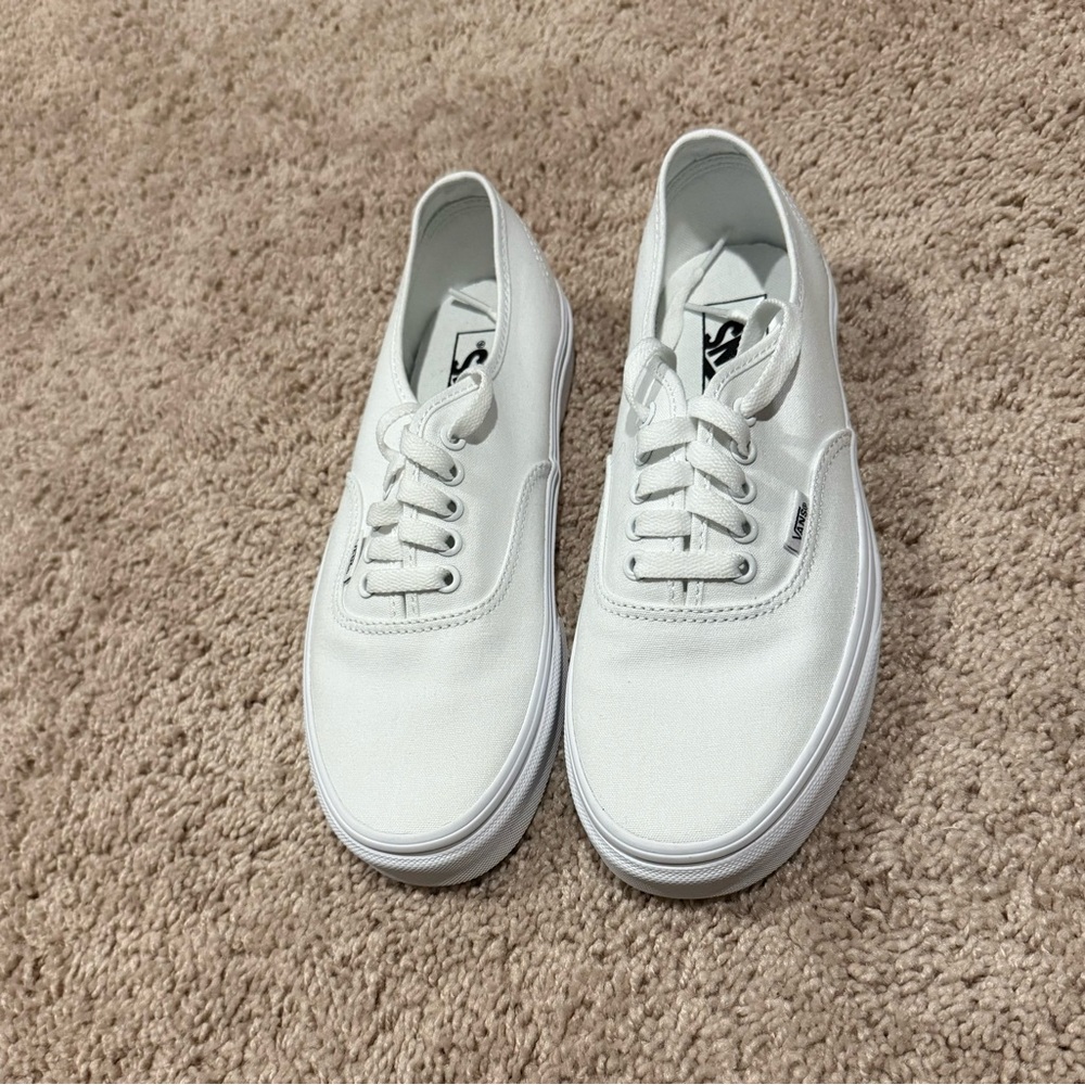 Vans Classic Canvas Low-Top Sneakers in White - Picture 3 of 4